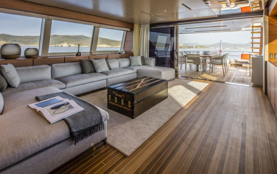 Custom Line Navetta 33